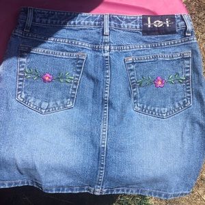 Vintage l.e.i embroidered